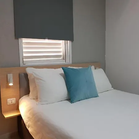 Airport Guest House Or Yehuda Exterior photo